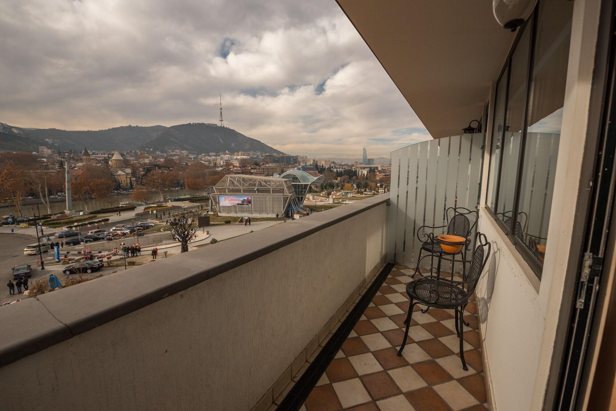 Hotel Rikhe Monika Tbilisi Buitenkant foto