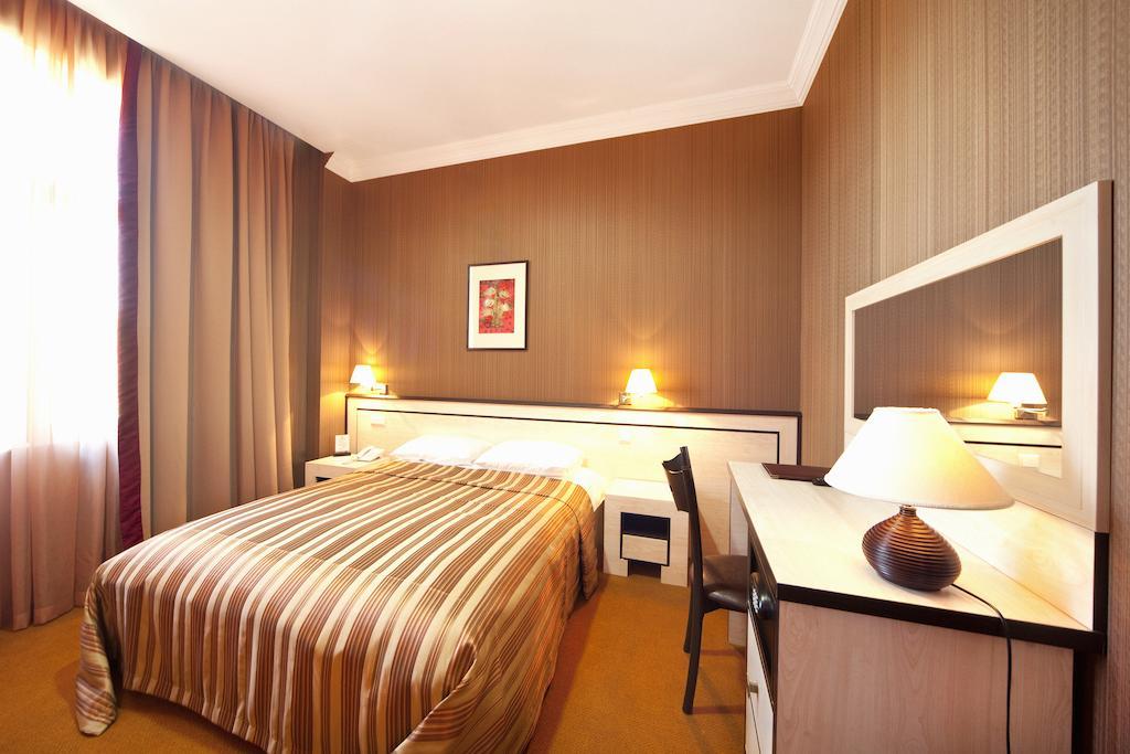 Hotel Rikhe Monika Tbilisi Kamer foto
