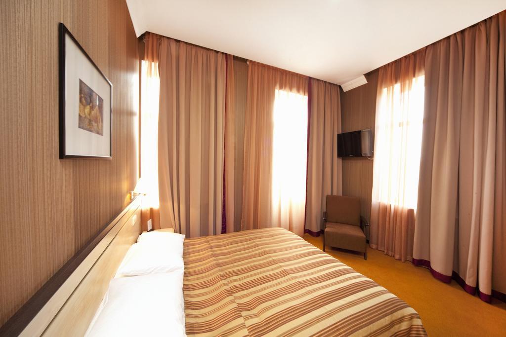 Hotel Rikhe Monika Tbilisi Kamer foto