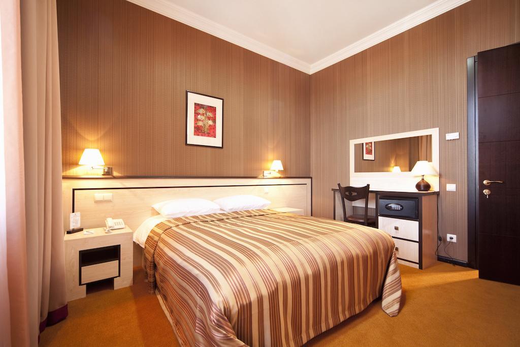 Hotel Rikhe Monika Tbilisi Kamer foto