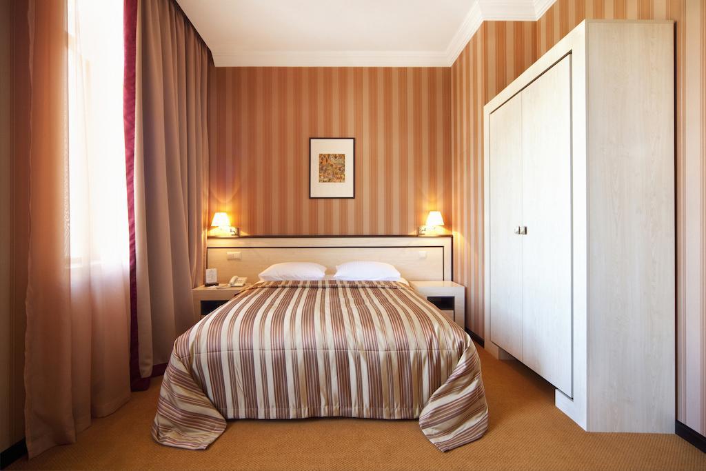 Hotel Rikhe Monika Tbilisi Buitenkant foto