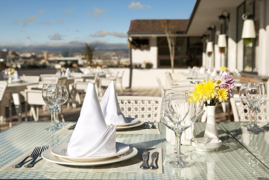 Hotel Rikhe Monika Tbilisi Buitenkant foto