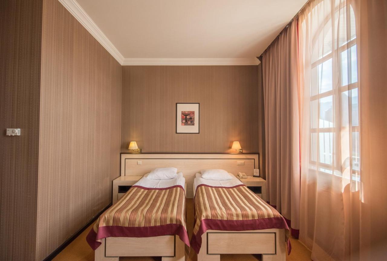 Hotel Rikhe Monika Tbilisi Buitenkant foto