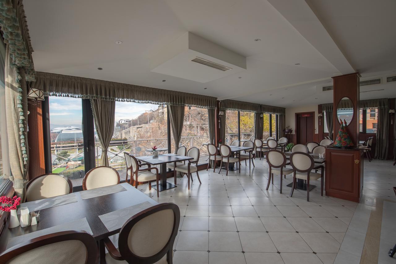 Hotel Rikhe Monika Tbilisi Buitenkant foto