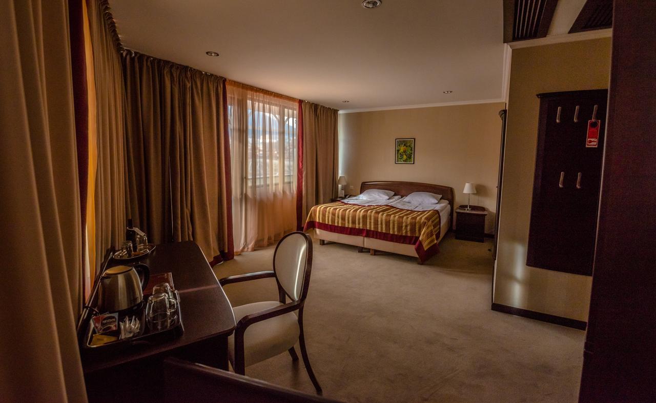 Hotel Rikhe Monika Tbilisi Buitenkant foto