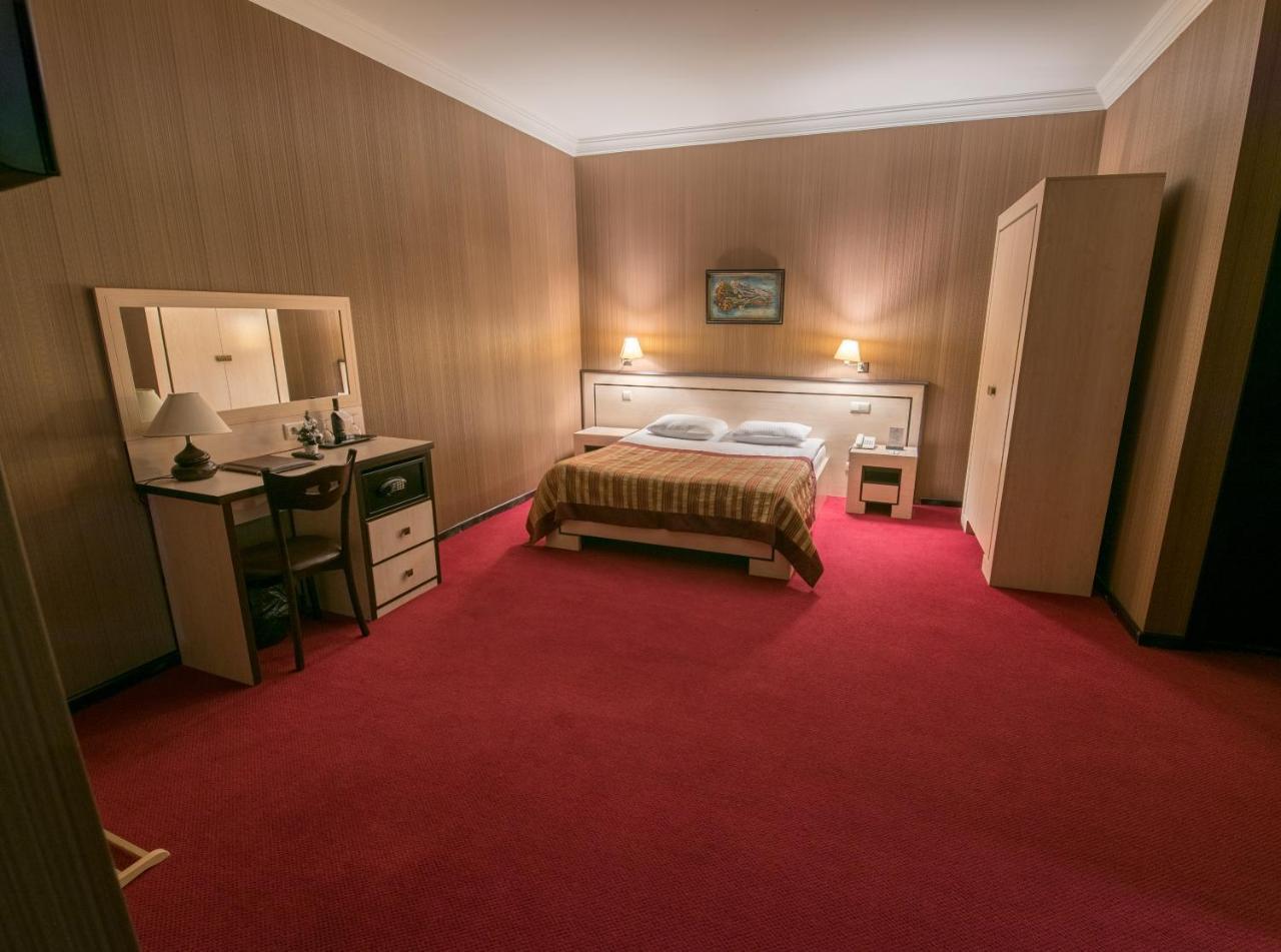 Hotel Rikhe Monika Tbilisi Buitenkant foto