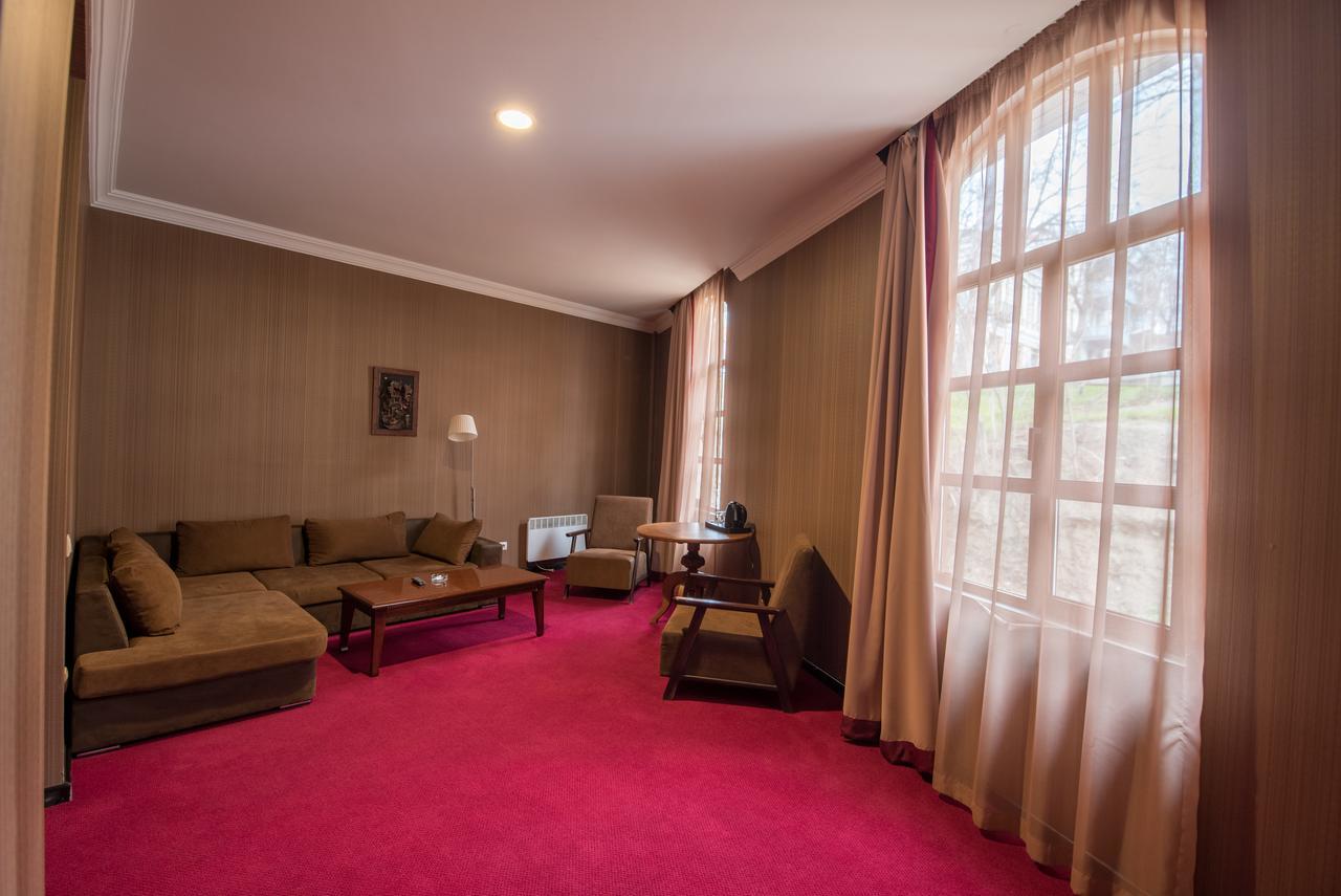 Hotel Rikhe Monika Tbilisi Buitenkant foto