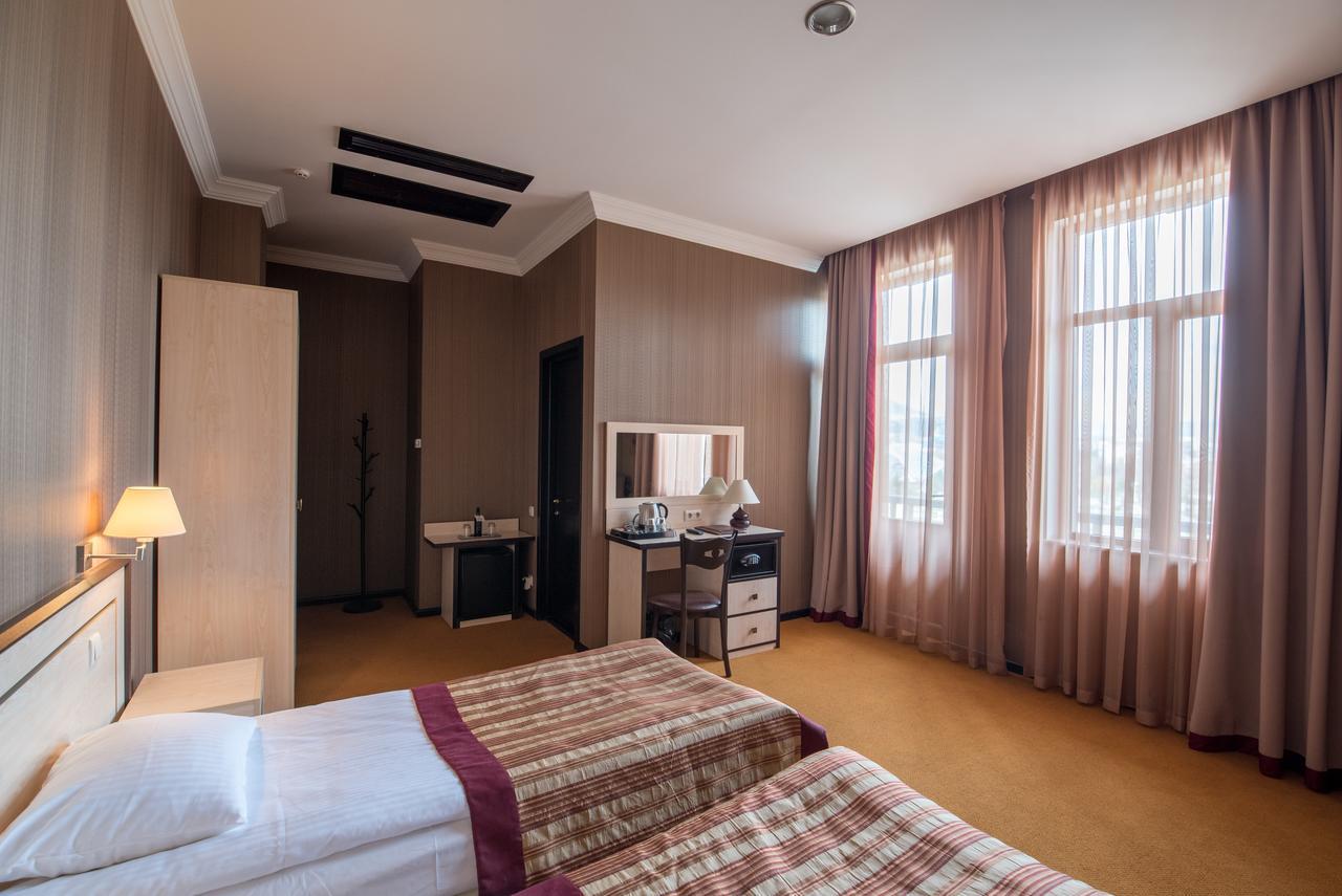 Hotel Rikhe Monika Tbilisi Buitenkant foto